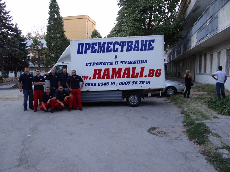 La nostra squadra davanti a uno dei mezzi Hamali.BG